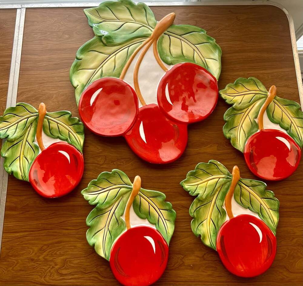 Cherry Dish Set with 1 Large Platter and 4 Small Plates